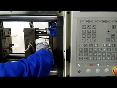 عملية إنتاج أجزاء بلاستيكية